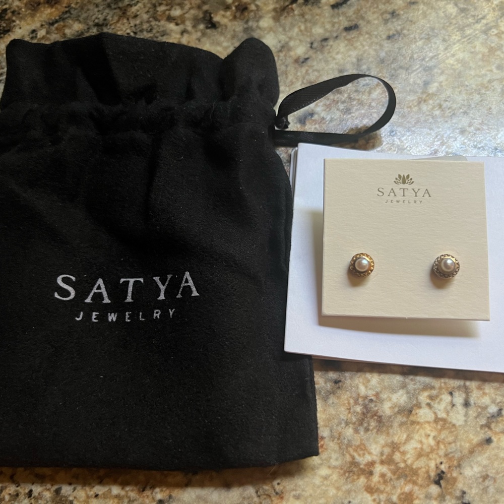 Satya Jewelry Bridal Lotus Pearl Earrings BREG041-27
